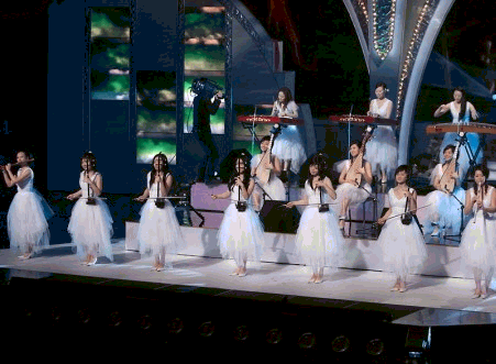 12 girls band.gif