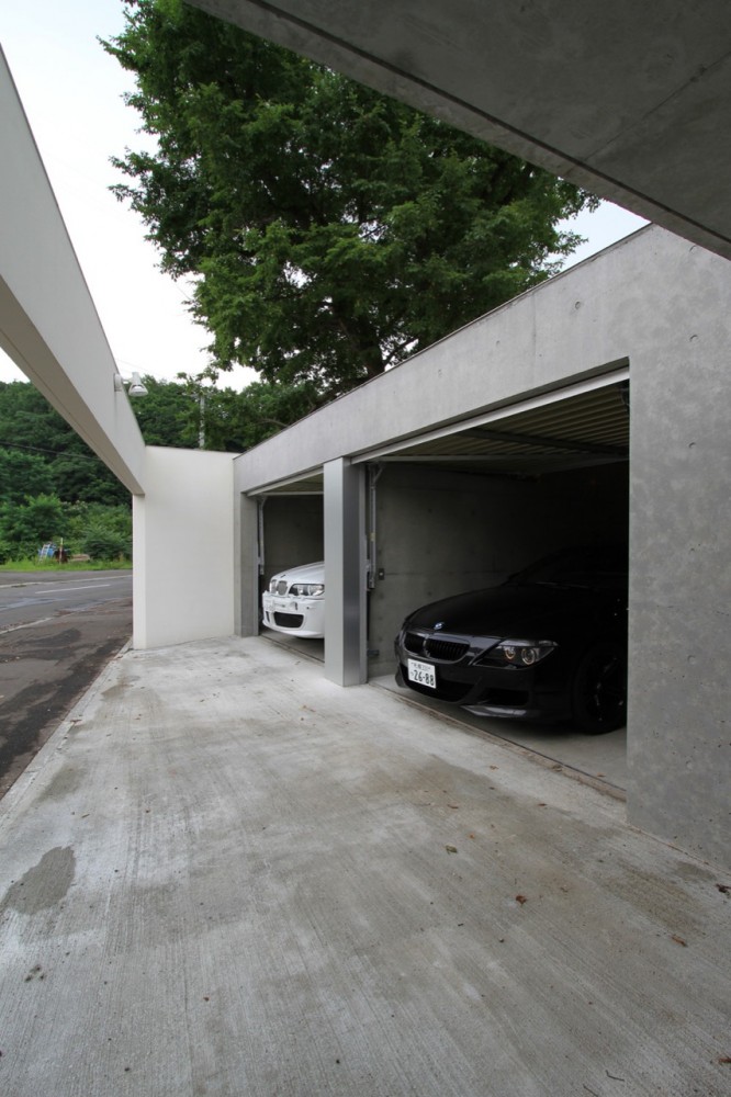 1308158921-007-garage-666x1000.jpg