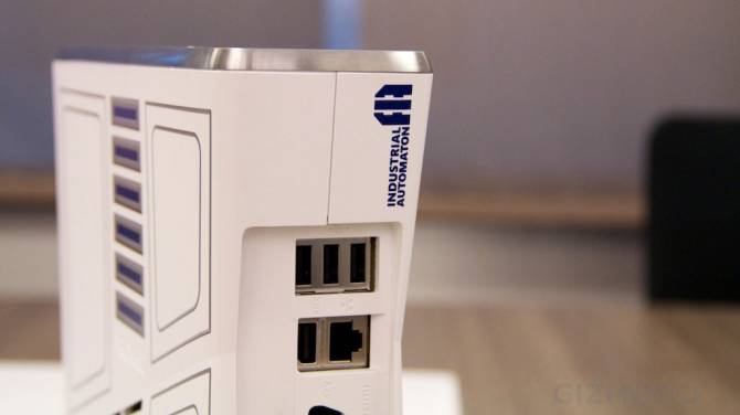 1311315324_star-wars-r2d2-xbox-360-03.jpg