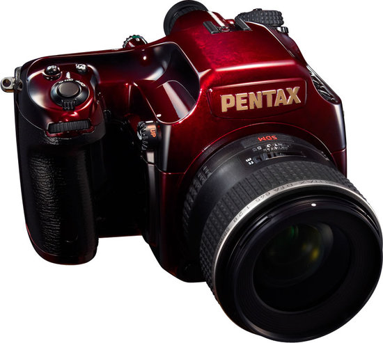 Pentax-limited-edition-645D-DSLR.jpg