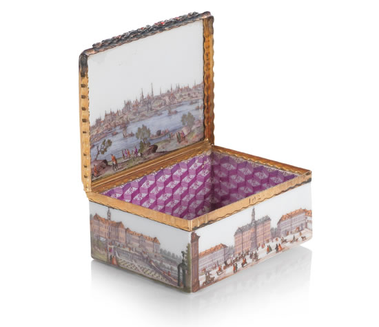 Magnificent-Porcelain-Snuff-Box-1.jpg
