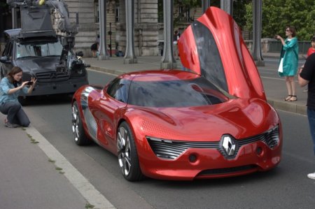 1281527239_renault_dezir_paris03.jpg