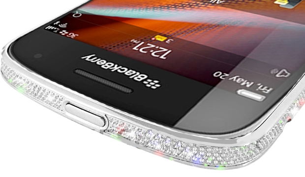 BlackBerry-9900-Crystal-Rocked-2.jpg