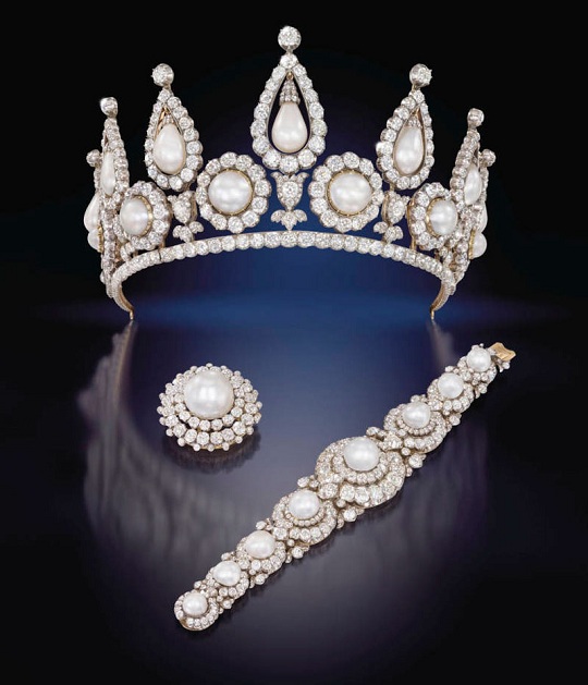 A-tiara-broach.jpg