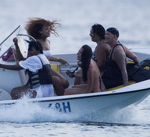 20110805-rihanna00.jpg