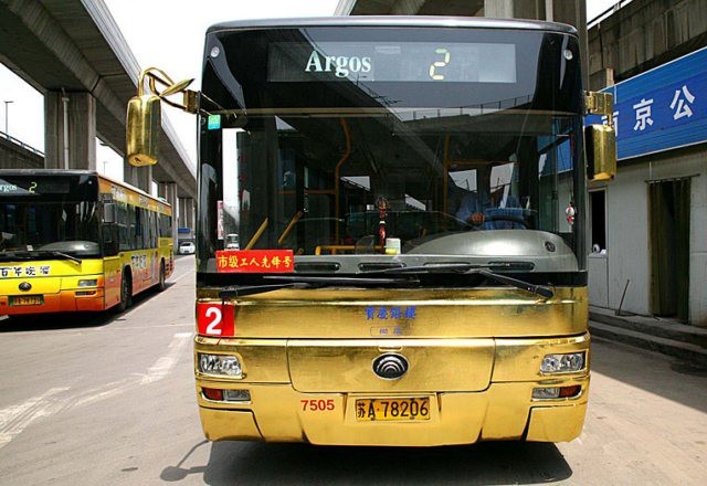 Gold-Bus-in-China-4.jpg