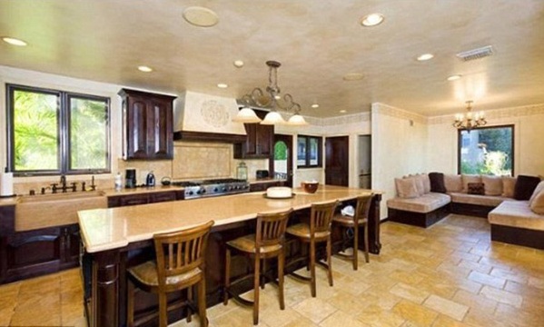 Katy-Perry-And-Russell-Brand-Luxury-6.5-Million-Hollywood-Mansion-6.jpg