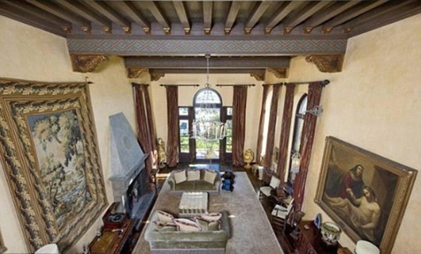 Katy-Perry-And-Russell-Brand-Luxury-6.5-Million-Hollywood-Mansion-2.jpg