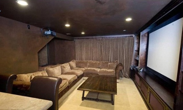 Katy-Perry-And-Russell-Brand-Luxury-6.5-Million-Hollywood-Mansion-5.jpg