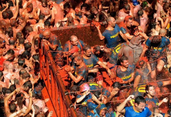 1283175265_tomatina_4.jpg