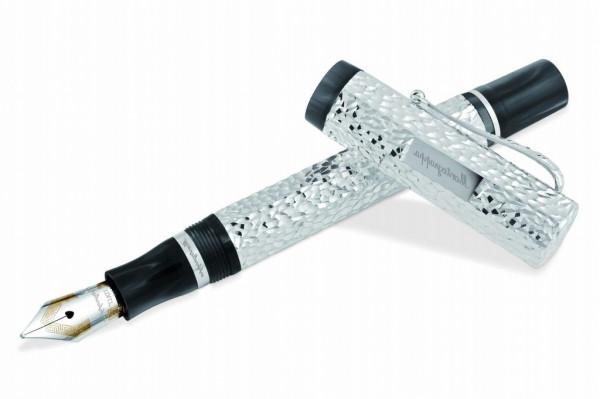 Montegrappa-Privilege-Gioiello-Arctic-Fountain-Pen-600x399.jpg
