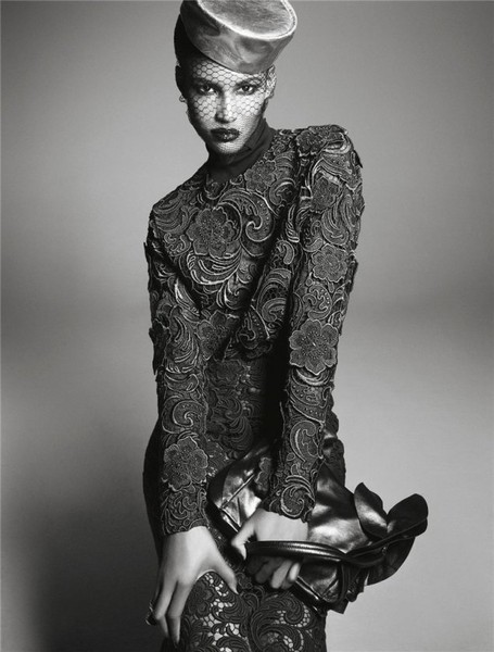 1284483072_steven-meisel-2011-10.jpg