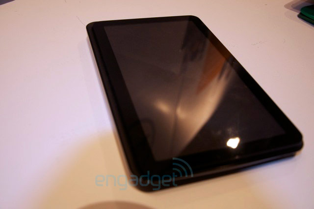 1307603771_dell-7-inch-slide-out-tablet3.jpg