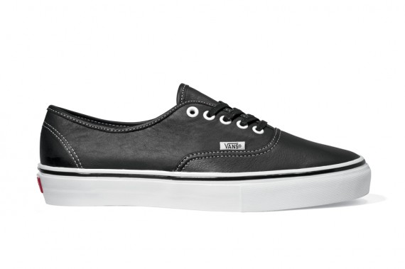 vansvaultfall2011blackwhite06570x379.jpg