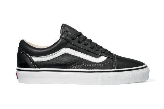 vansvaultfall2011blackwhite07570x379.jpg