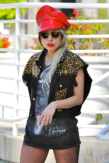 2011-05-31-gaga1.jpg