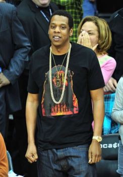 jayz-v-futbolke-givenchy-jesus-is-lord-3.jpg