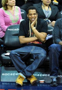 jayz-v-futbolke-givenchy-jesus-is-lord-4.jpg