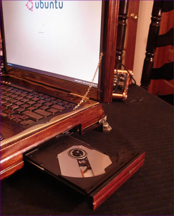 1307700641_datamancer-steampunk-laptop-04.jpg