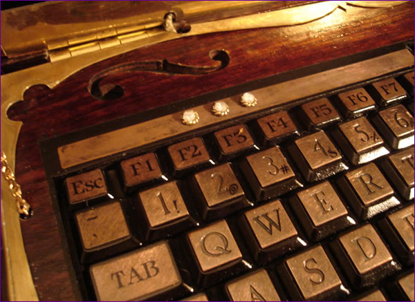 1307700605_datamancer-steampunk-laptop-06.jpg