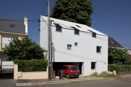 House-to-Catch-the-Tree-7-460x306.jpg