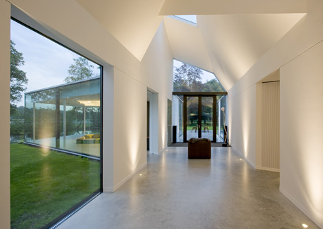 dezeen_Villa-4.0-by-Dick-van-Gameren_05.jpg