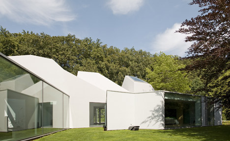 dezeen_Villa-4.0-by-Dick-van-Gameren_16.jpg