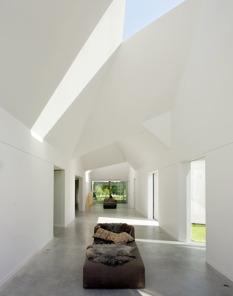 dezeen_Villa-4.0-by-Dick-van-Gameren_06.jpg