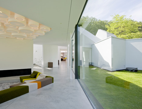 dezeen_Villa-4.0-by-Dick-van-Gameren_08.jpg