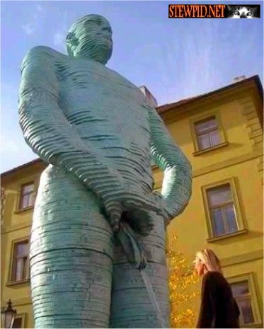 pissing-statue.jpg