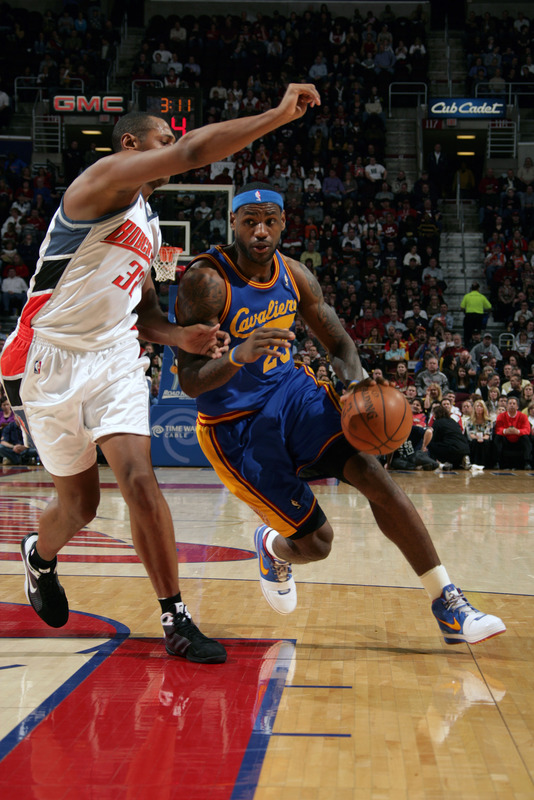 on-court-nike-zoom-lebron-vi-6-superman-4.jpg