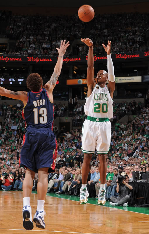 jordan-11-gold-green-ray-allen-3.jpg